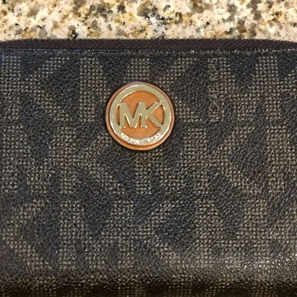 Michael Kors Jet Set Brown Zip Around Wallet Wristlet - Picture 2 of 8